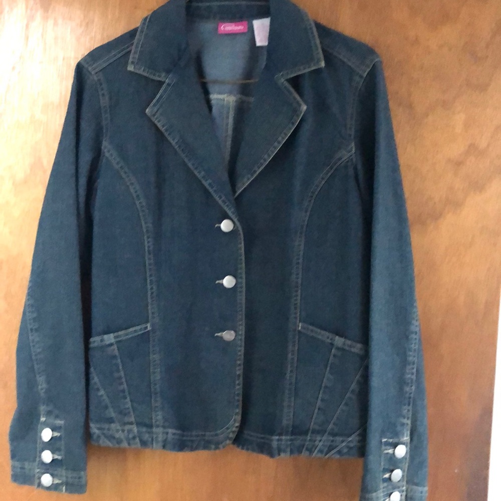 Jean Jacket Size 6 - New style jean jacket! - Picture 3 of 4